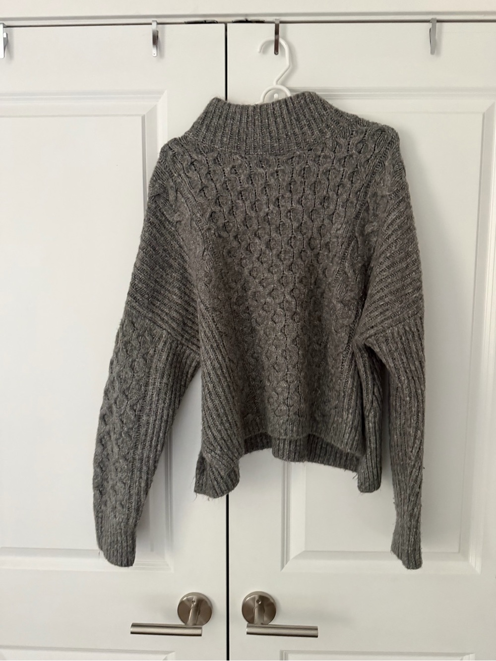 Abercrombie & Fitch Cozy Women's Gray Cable-Knit Mock Neck Sweater